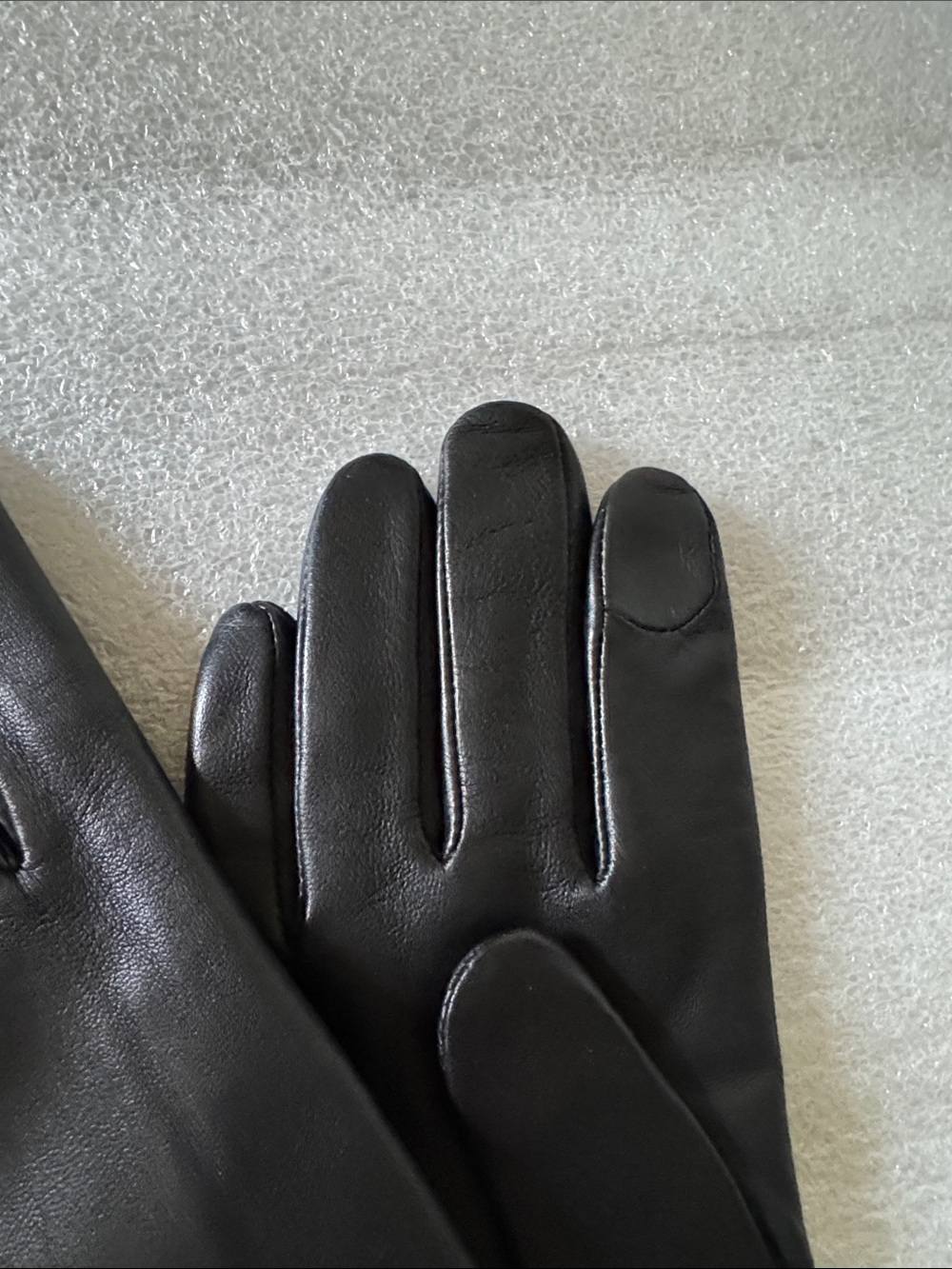 NWT Coach Ladies Smooth Tech  Leather Gloves in Black with Signature Button - Picture 9 of 10